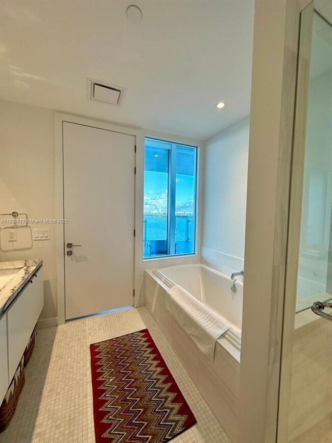 Building Photo - 700 NE 26th Terrace