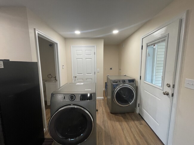 Washer & dryer in unit - 207 Market St