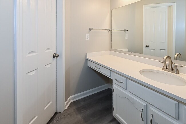 Building Photo - 4100 Windermere Dr S