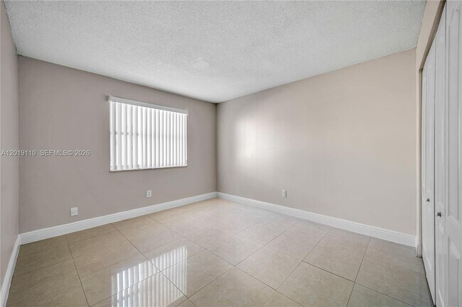 Building Photo - 671 W 80th St