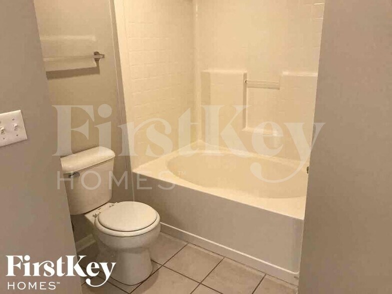 Building Photo - 4248 Fieldstone Way