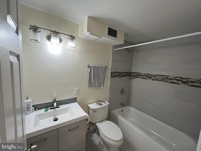 Building Photo - 7220 Vistas Ln