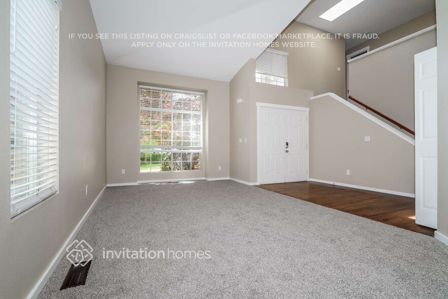 Building Photo - 7012 74th Dr NE