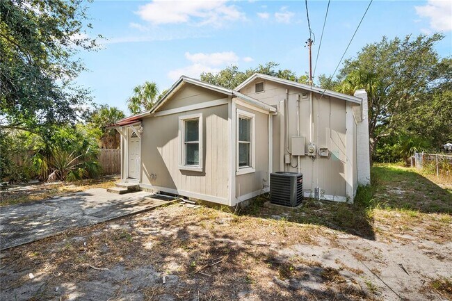 Building Photo - 2000 43rd St S