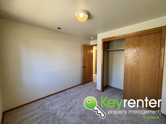 Building Photo - Spacious 3-Bedroom Home for Rent in Seclud...