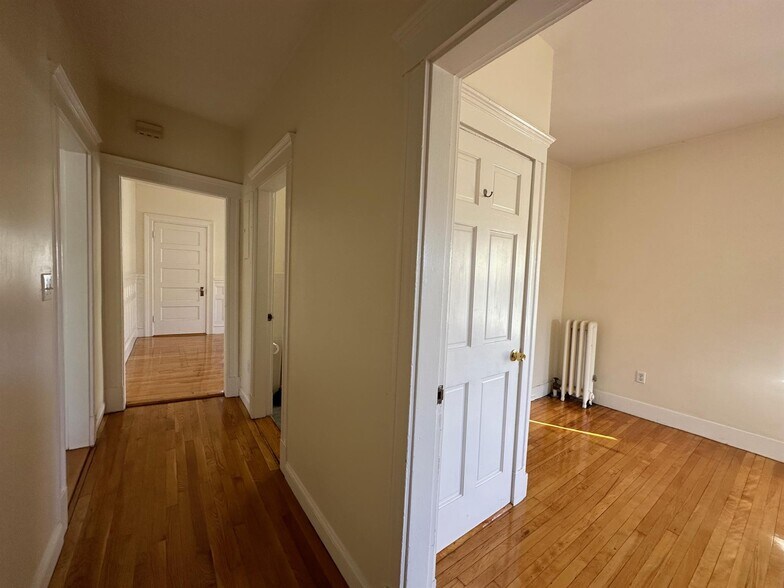 Building Photo - 2 Sacramento St