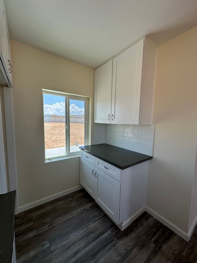 Building Photo - PRIVACY! PRIVACY! Cute newly remodeled 2 bed/1 bath home!