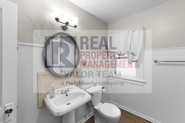 Building Photo - Beautifully maintained 3bd/1.5 bath Coloni...
