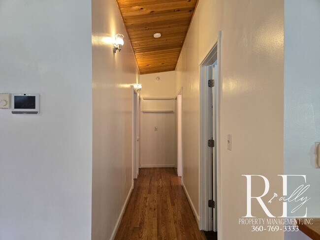 Building Photo - Spacious Port Orchard Home with Acreage, H...