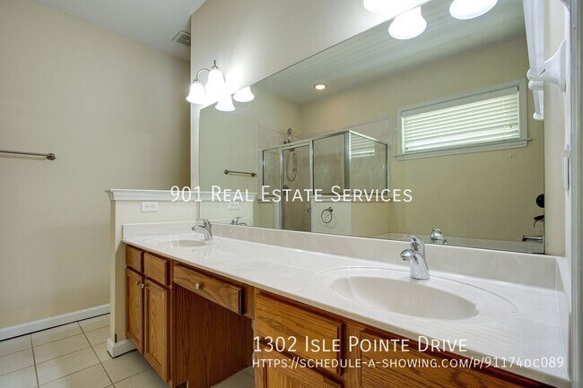 Building Photo - 1302 Isle Pointe Dr