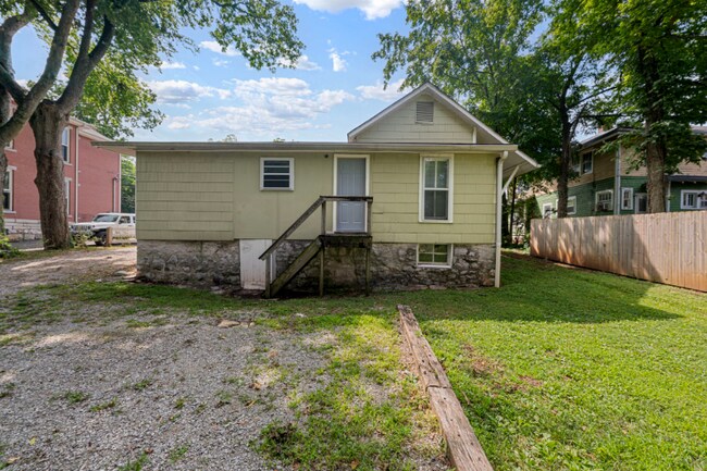 Building Photo - 1357 Park St