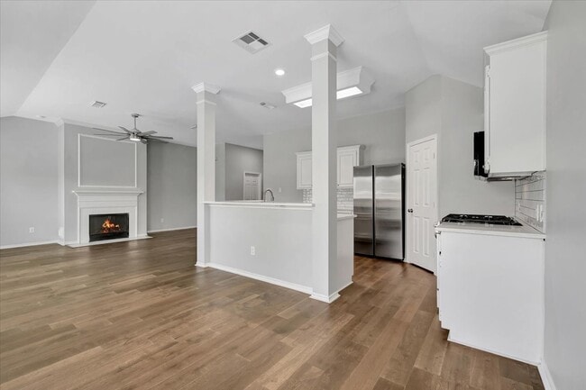 Building Photo - 3915 Summerfield Dr