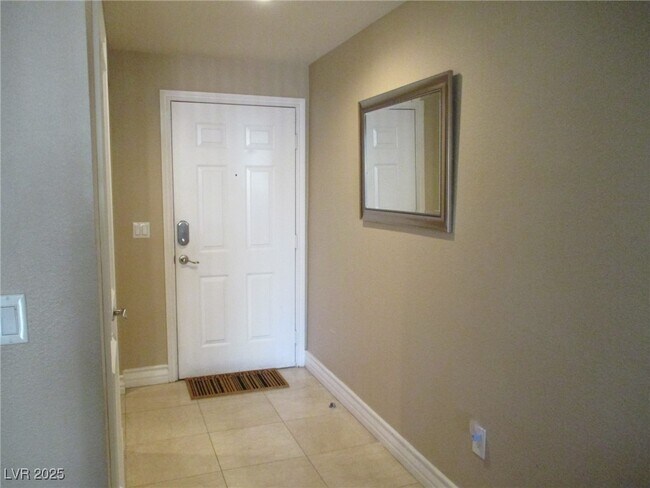 Building Photo - 270 E Flamingo Rd