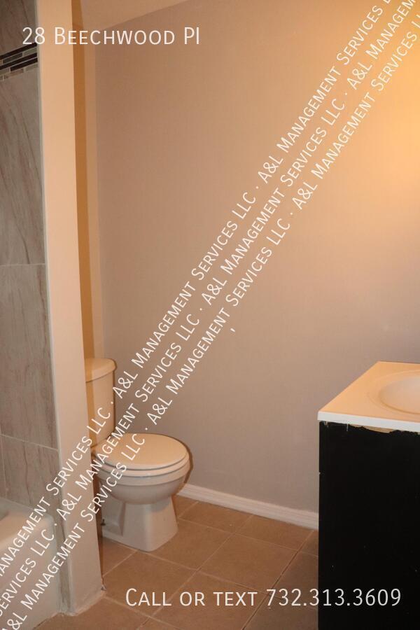 Building Photo - 28 Beechwood Pl