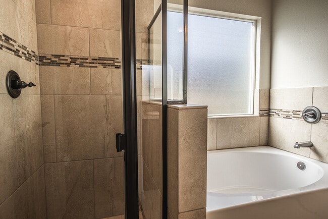 Building Photo - ELEGANT EASTSIDE PROPERTY