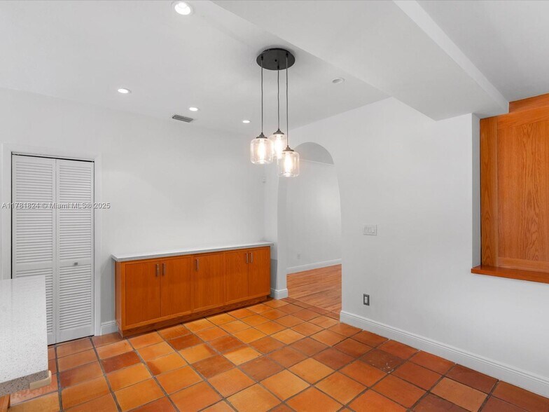 Building Photo - 1125 Asturia Ave