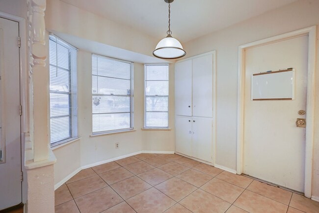 Building Photo - 206 Meadow Path Dr