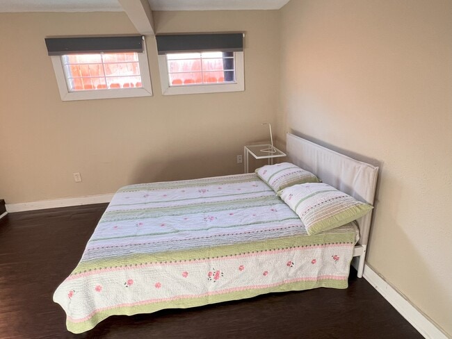 Building Photo - 4704 Chenevert St