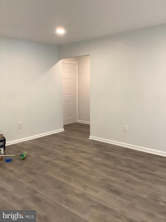 Building Photo - 12 Normandy Square Ct