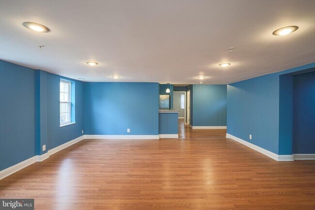 Building Photo - 4905 Ridge Ave