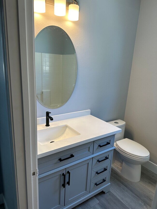 Building Photo - Newly Renovated 4 bedroom, 3 Bath with Pool