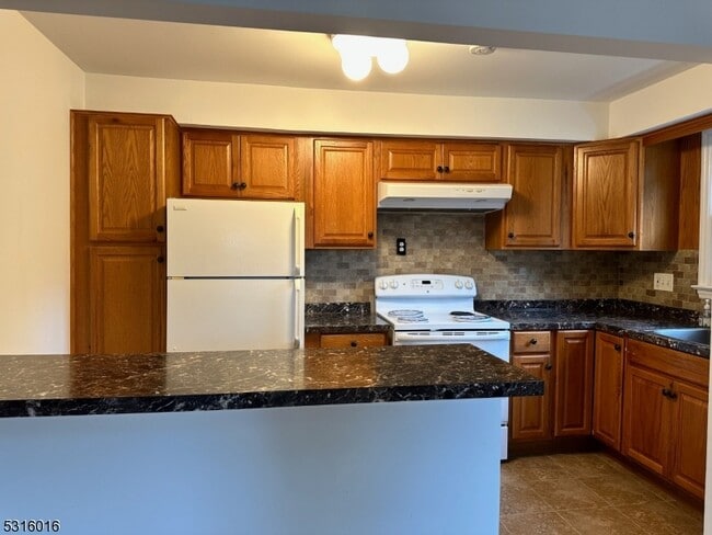 Building Photo - 1 Oak Grove Rd