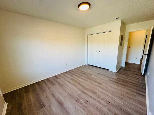 Building Photo - 395