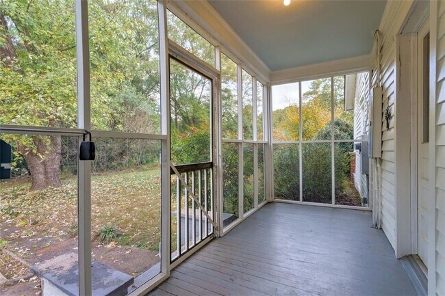 Building Photo - 1987 Knight Ct SE