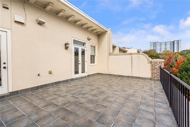 Building Photo - 58 Sheridan Dr NE