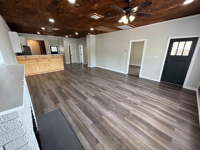 Building Photo - 1245 Kayton Ave
