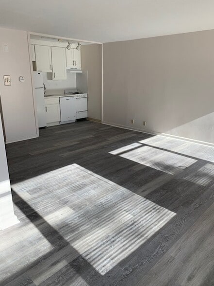 Building Photo - 10 Hammond Pond Pky