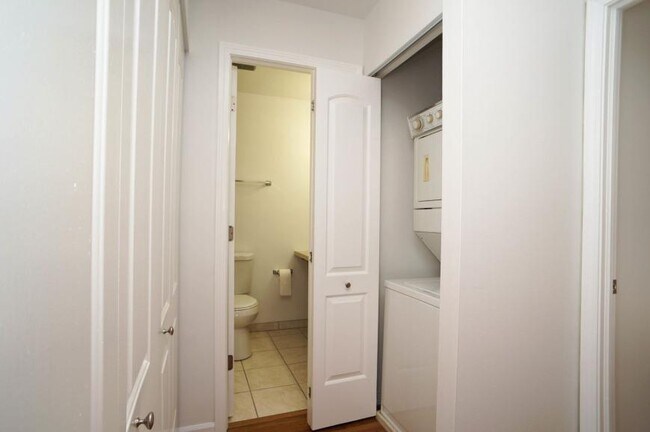 Building Photo - 1 bedroom in Lisle IL 60532