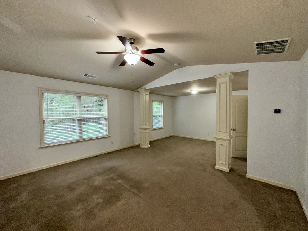 Building Photo - 2249 Knoxhill View