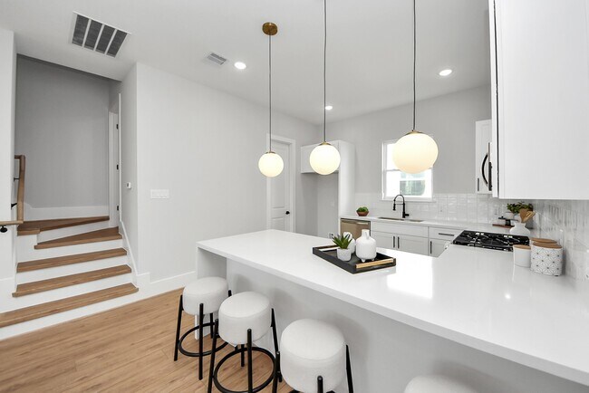 Building Photo - 4818 Cochran St
