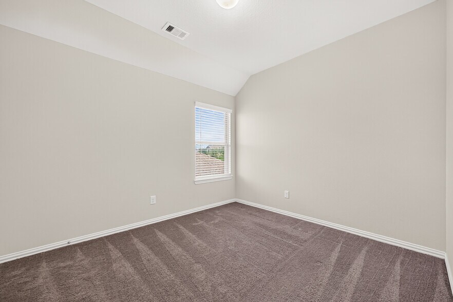 Building Photo - 20223 Highfield Park Dr