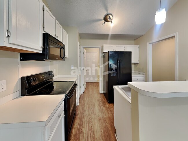 Building Photo - 4902 Hunters Bluff