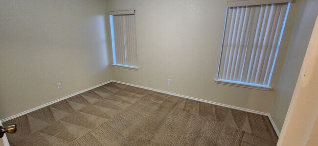 Building Photo - Heritage Park Community-3Bedroom, 2.5 Bathroom-