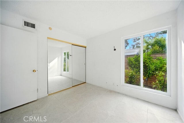 Building Photo - 75 Willow Tree Ln
