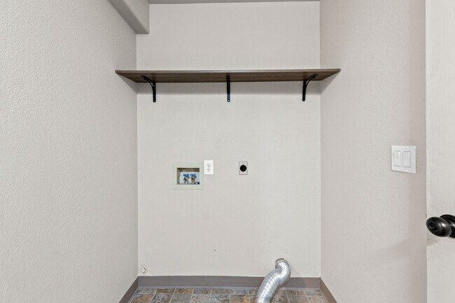 Building Photo - Post Falls ID Multi-Level Home for Rent