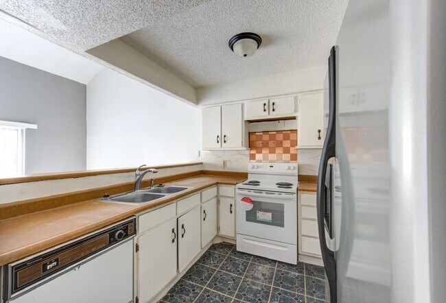 Building Photo - 13004 Greenway Chase Ct