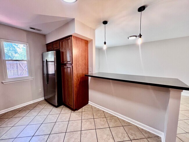 Building Photo - Gorgeous townhouse in the heart of Virgini...