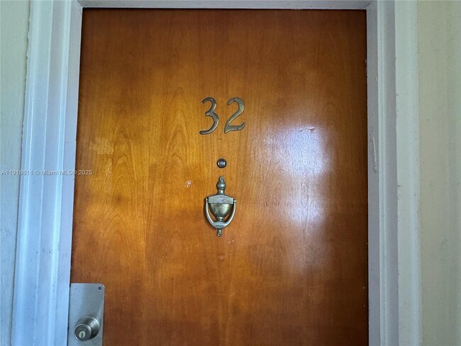 Building Photo - 4740 Pine Tree Dr