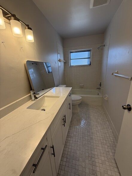 Building Photo - 531 N J St