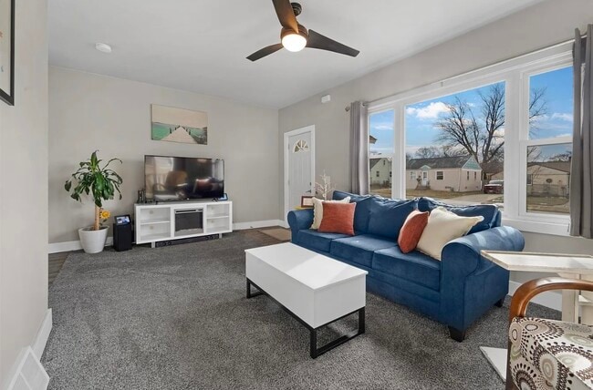 Building Photo - 1571 Charles St