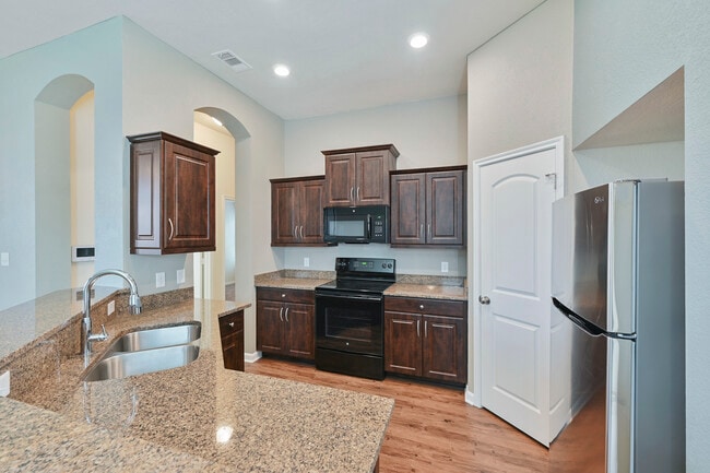 Building Photo - 2133 Dumfries Dr