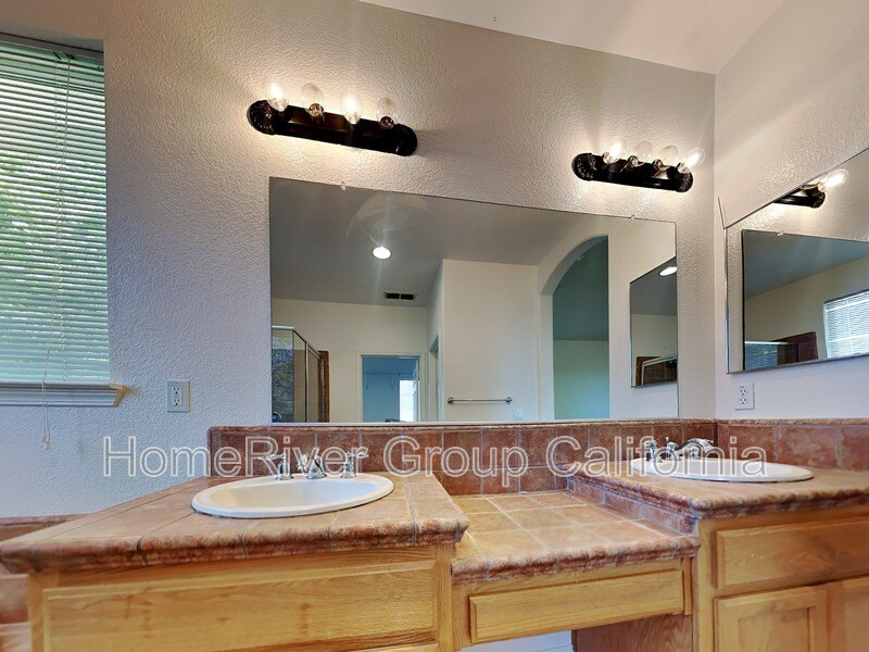 Building Photo - 4050 Copper Lake Way