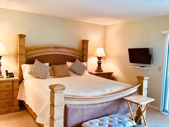 Building Photo - 4008 Cornwall A