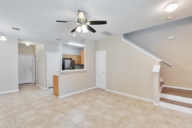 Building Photo - Great townhome in Pflugerville!