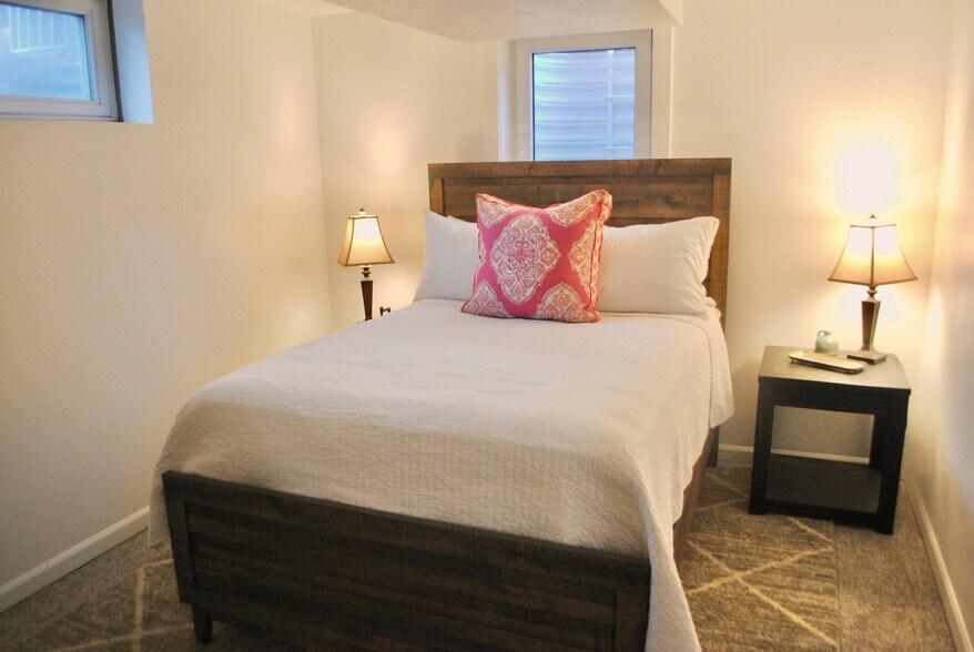 Building Photo - 2751 S Reed St