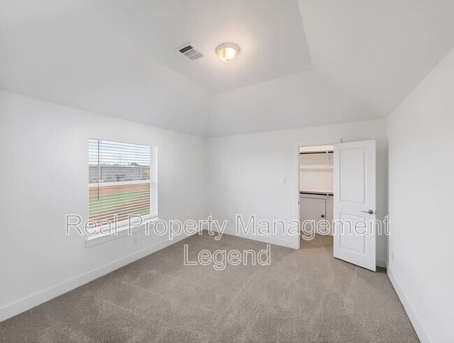 Building Photo - 1019 Modesto Dr